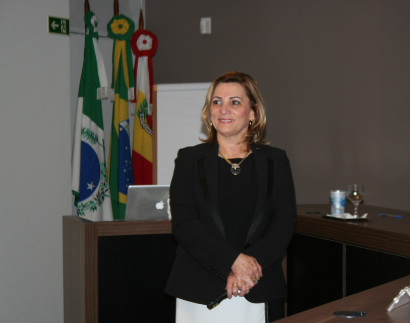 Dental Press Excelência na Implantodontia tem aula com Dra. Ivete de