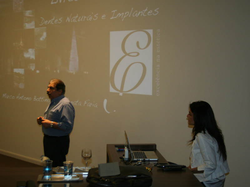 Dental Press Excelência na Estética tem aula com os Drs. Marco