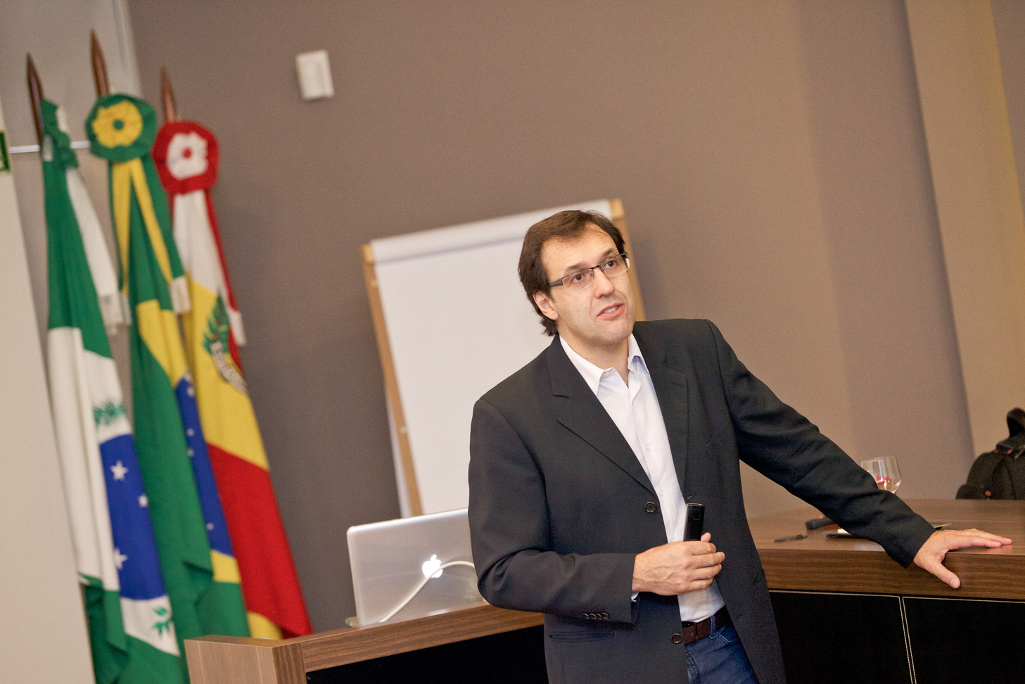 Excelência na Implantodontia recebe o Dr. Waldemar Polido Dental