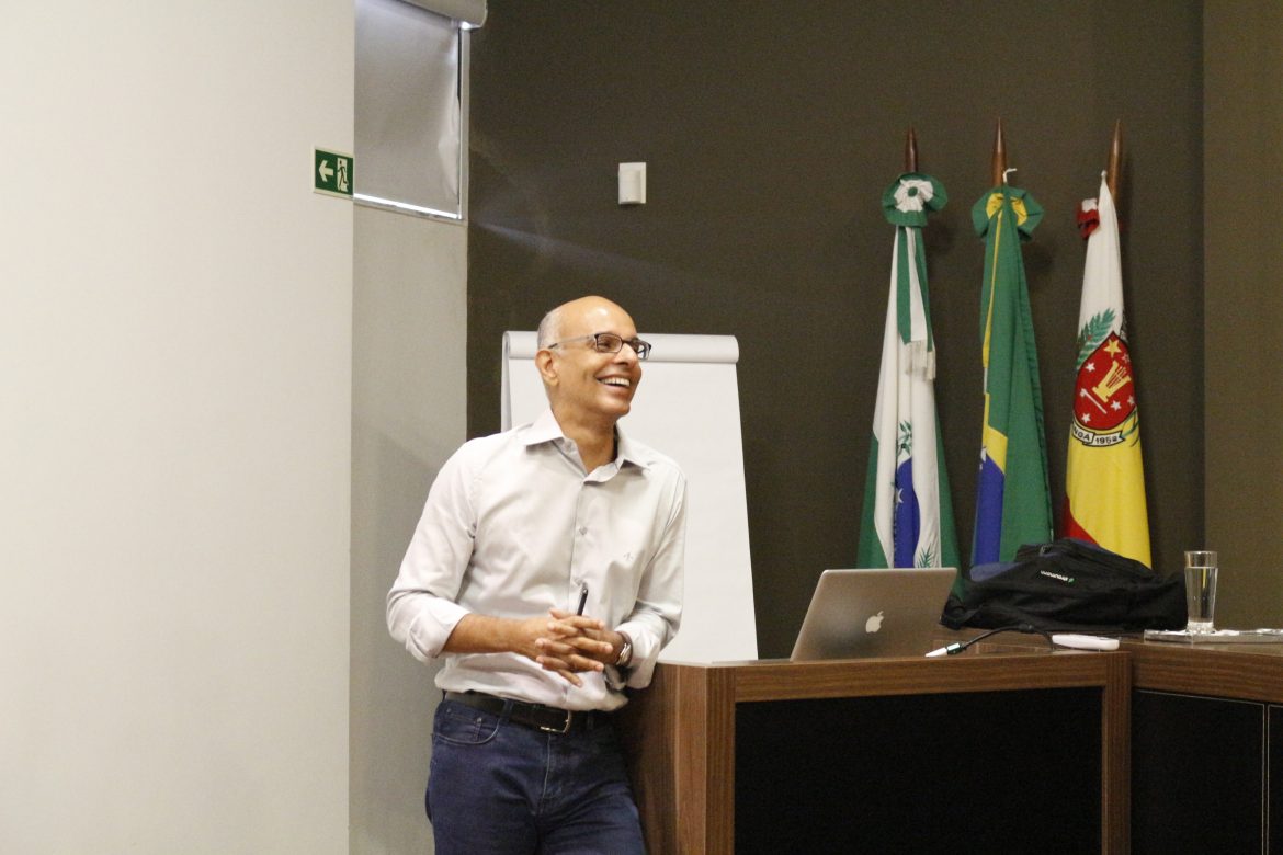 Dental Press 4º Excelência na Implantodontia recebe Maurício Araújo